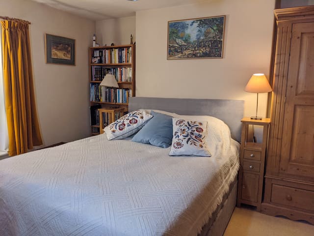 Beautiful south facing room with kitchenette