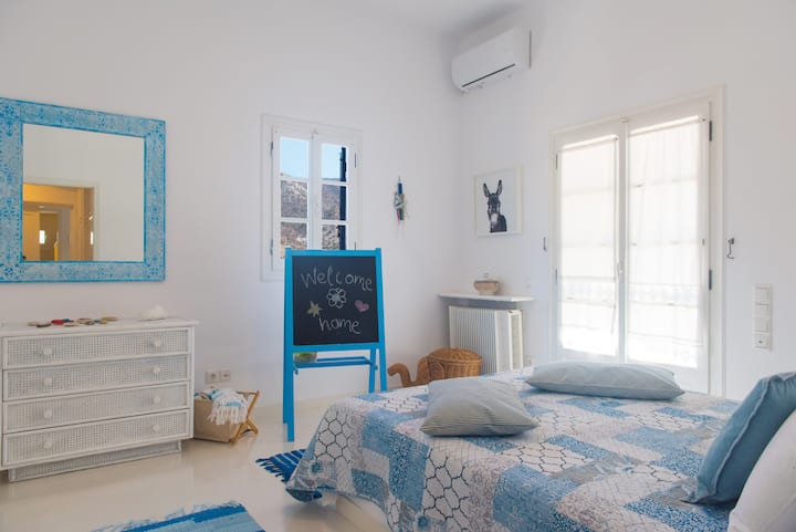 all bedrooms with views of the sea and balcony