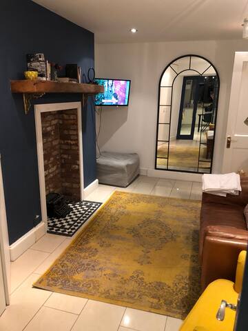 Clontarf Seafront Luxury – Victorian Period House gallery image 5