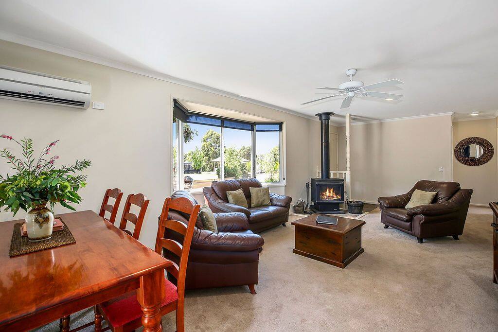 Stringbark Lounge