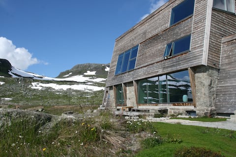 Spectacular mountain view apartment