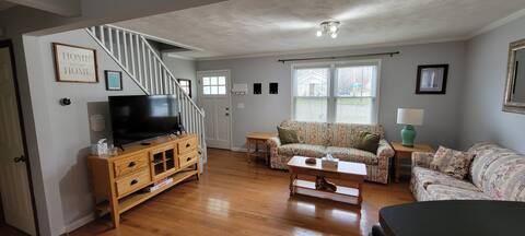 Crystal City Family Home - Comfort and Convenience