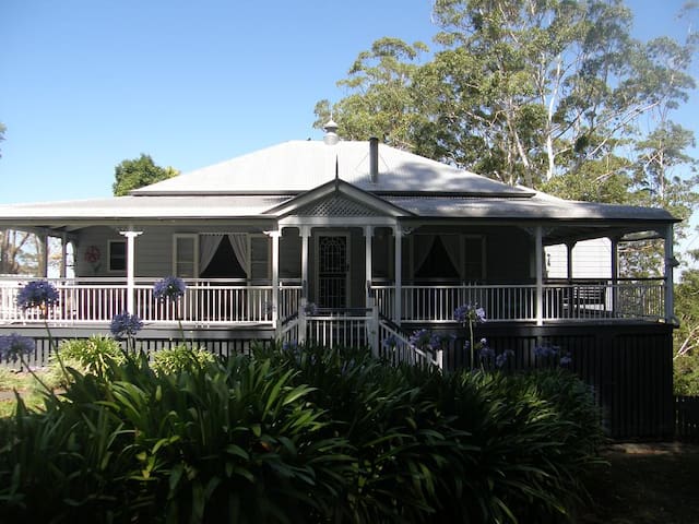 MALENY-Ensuite-bath, B/fast, Views - Sunrise Room