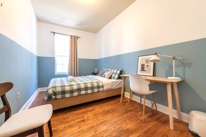 Convention Center Stylish Perfect Comfy Room-1