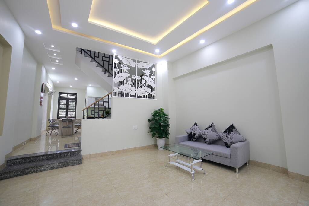 Waiting & Entrance Area 