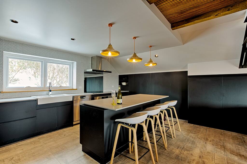 Smick kitchen with all the bells n whistles