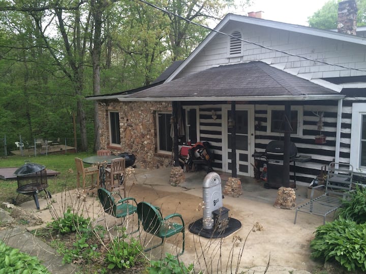 Log cabin on River with spring cave Cabins for Rent in Steelville