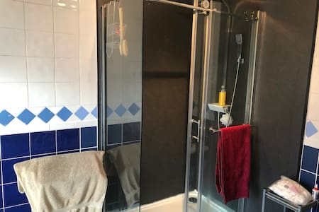 Comfortable double room walking distance to city.