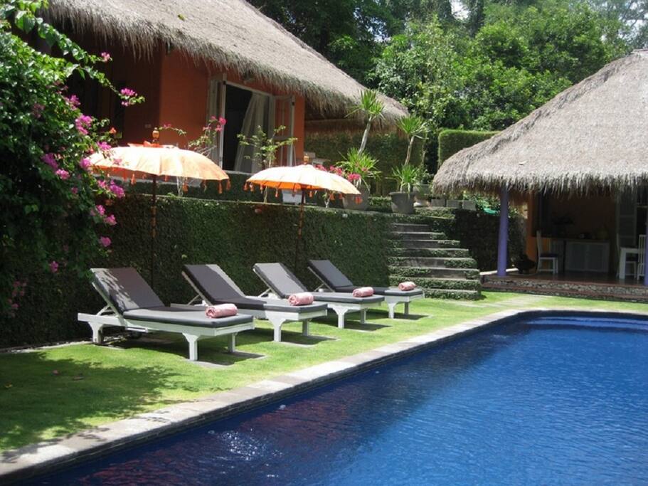 Relaxing poolside lounges.