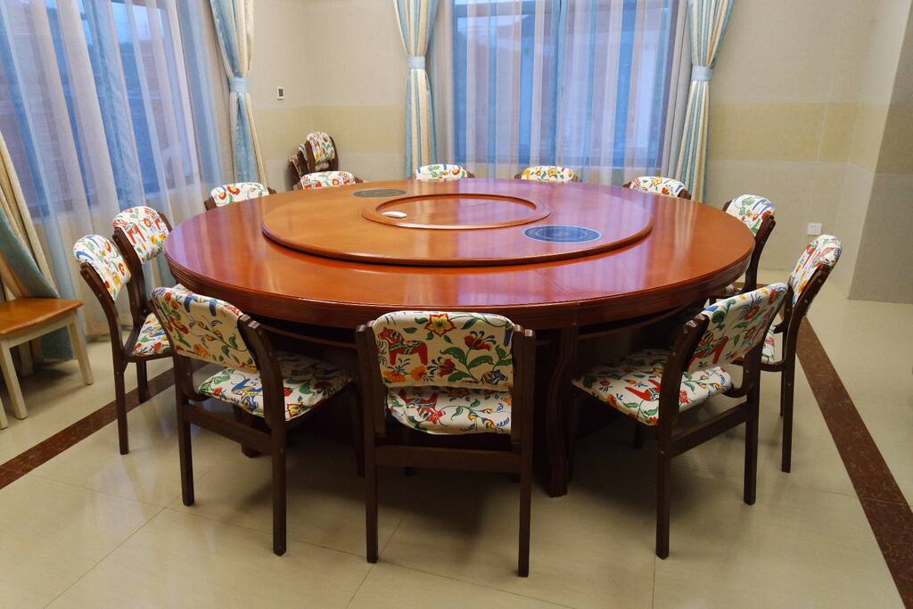 大餐桌(安妮小屋)