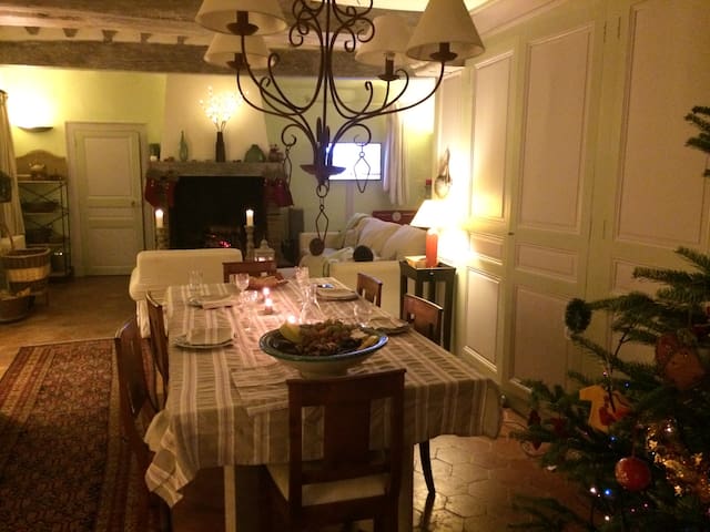 Delightful luxury farm-house