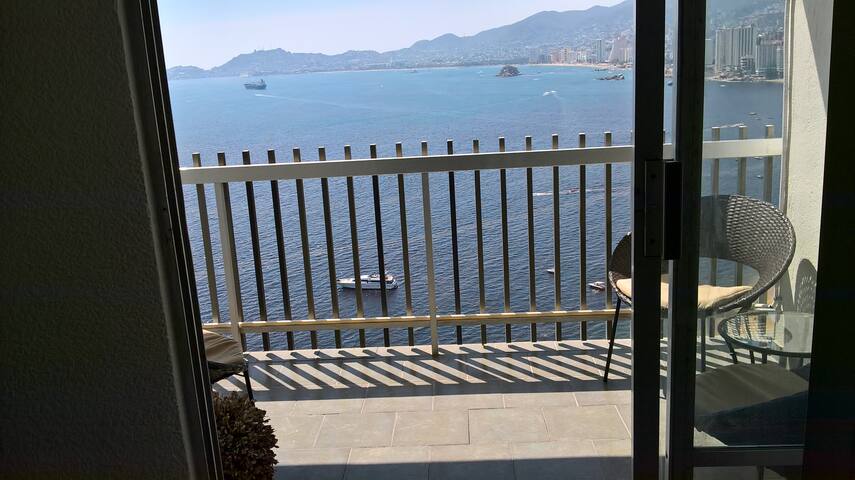 COMODO DEPA DE PLAYA CON VISTA AL MAR