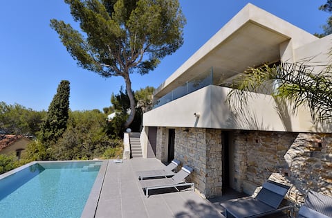 Outstanding seaview amazing, mirror swimming pool