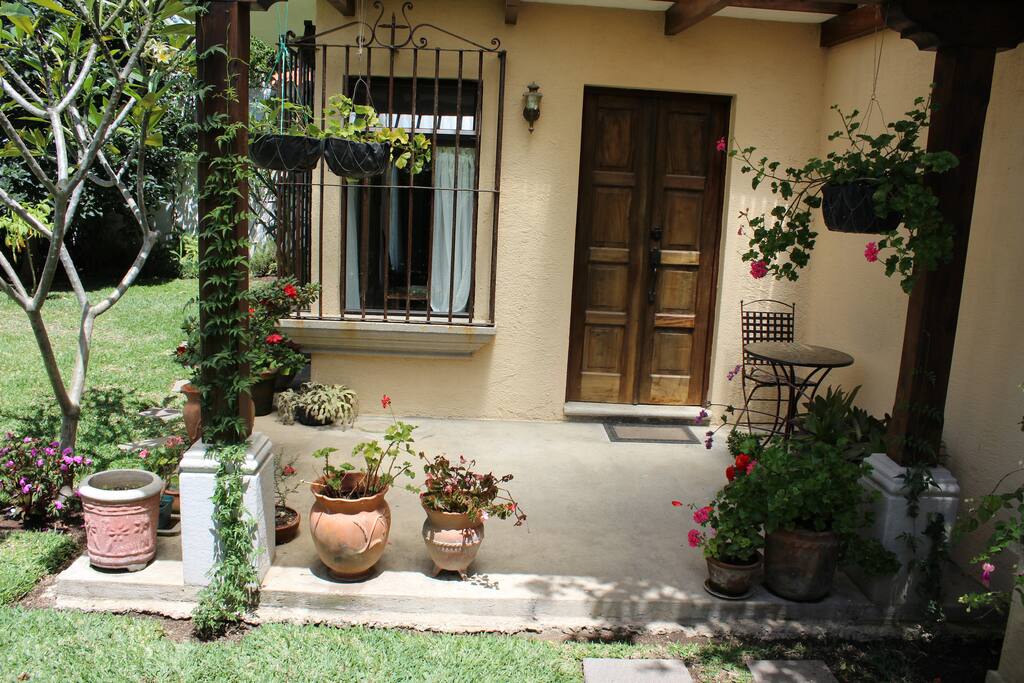 Apt entrance