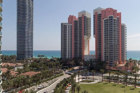 Fantastic Ocean View! near Aventura & Beach STR406