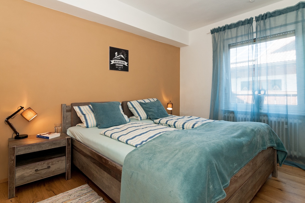 1 - ва спалня с двойно легло 180x200