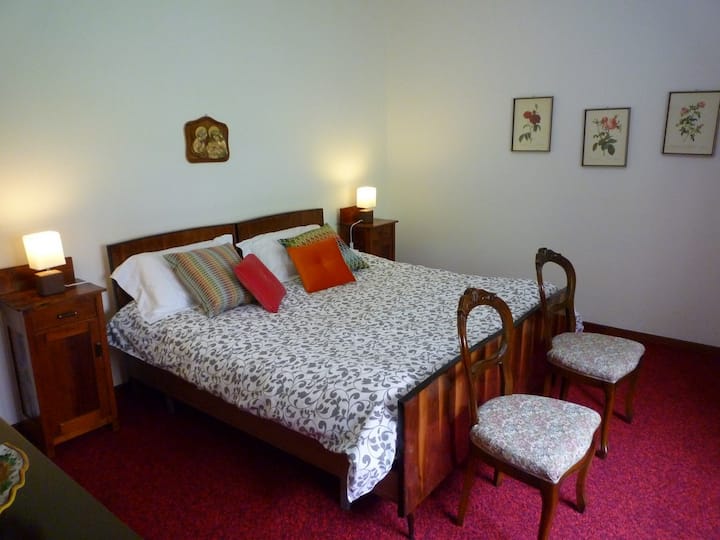 Large double bedroom. Bed linens included, and extra blankets are available for cold weather