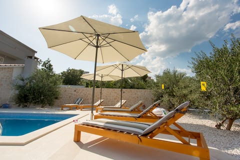 Spacious & cozy villa with private pool in Split