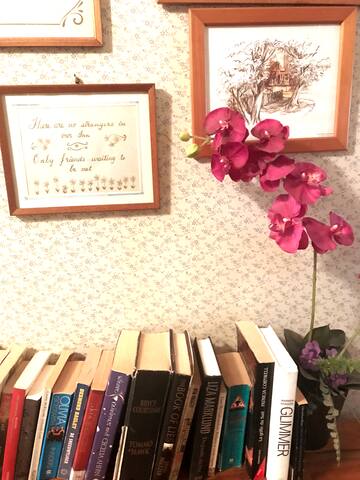 Inner-city 4 bedroom, 4 bath apt free wifi&parking gallery image 5