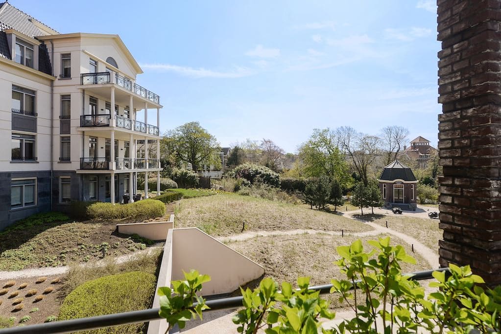 Luxurious spacious apartment, with semi-private dune inspired garden incl tea house for entertaining guests.