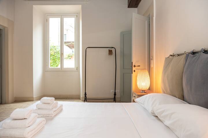 Rome Historical Apartment – Arco dei Banchi gallery image 3