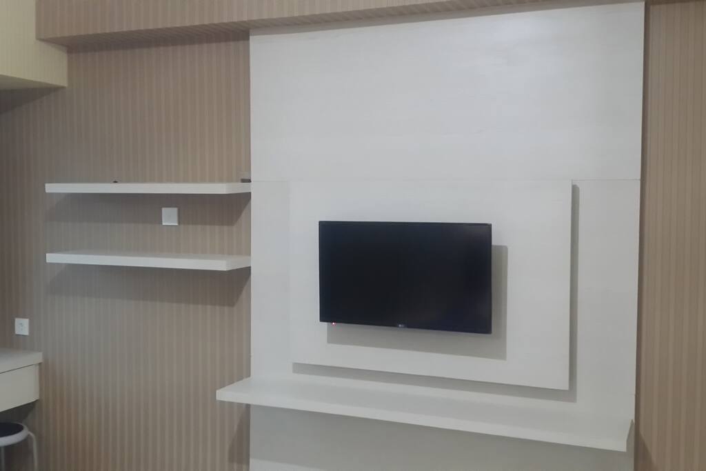 Dilengkapi TV dan AC