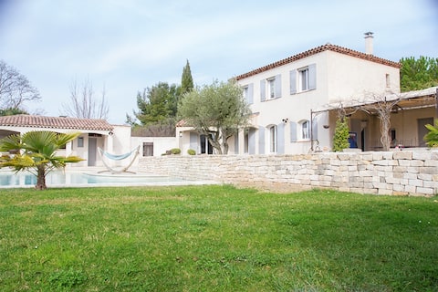 Annonce Airbnb populaire: Lou Mas Galou - Beautiful villa, swimming pool, pool house à Aix En Provence