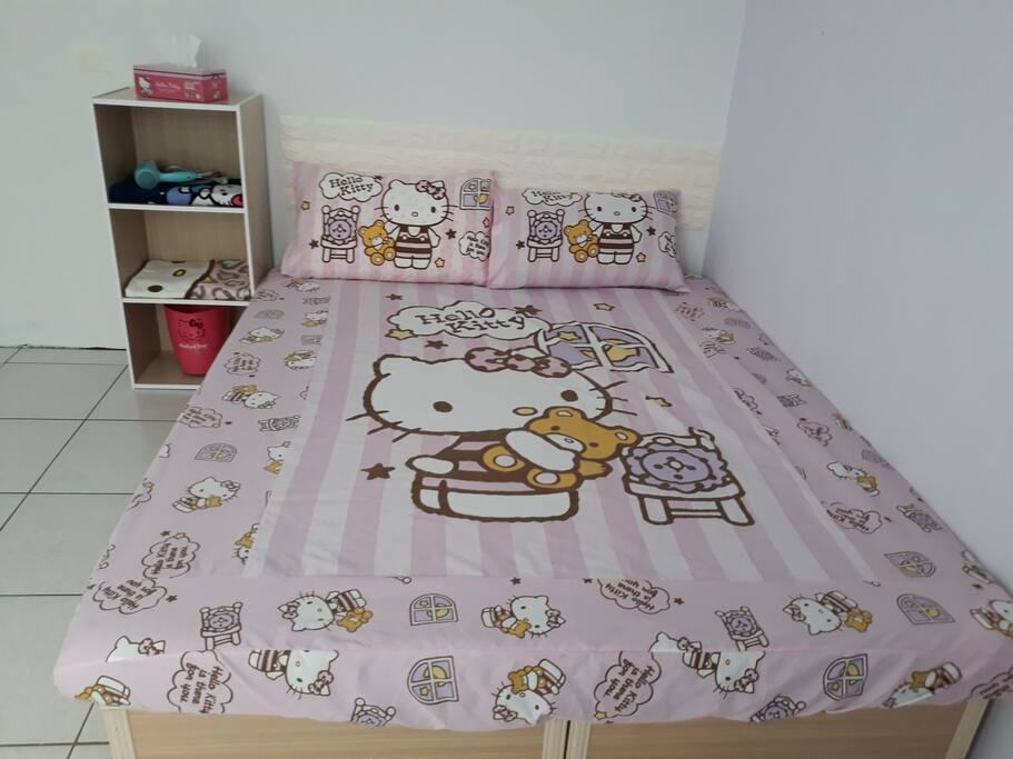 Memory foam queen bed