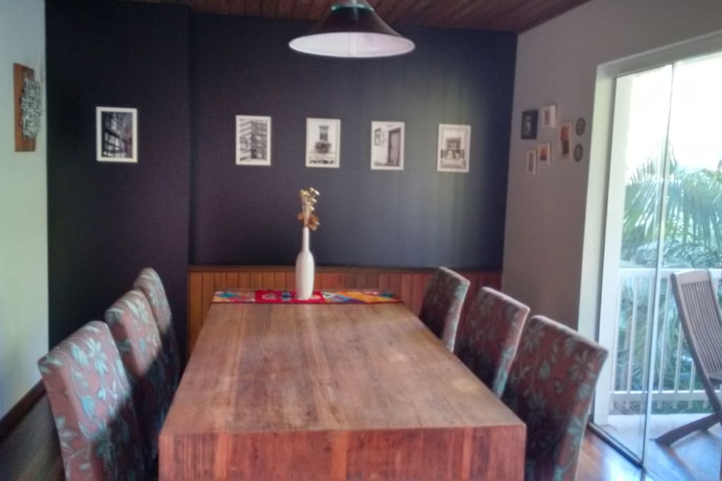 sala de jantar com varanda