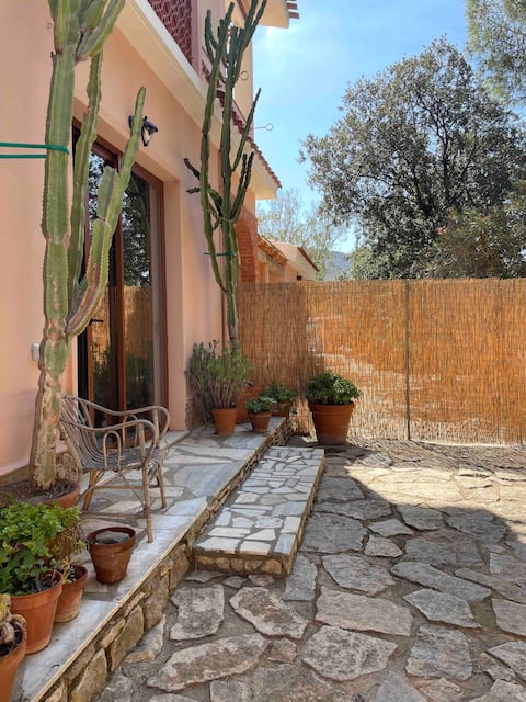 Casa Leccio/lovely garden near the beach