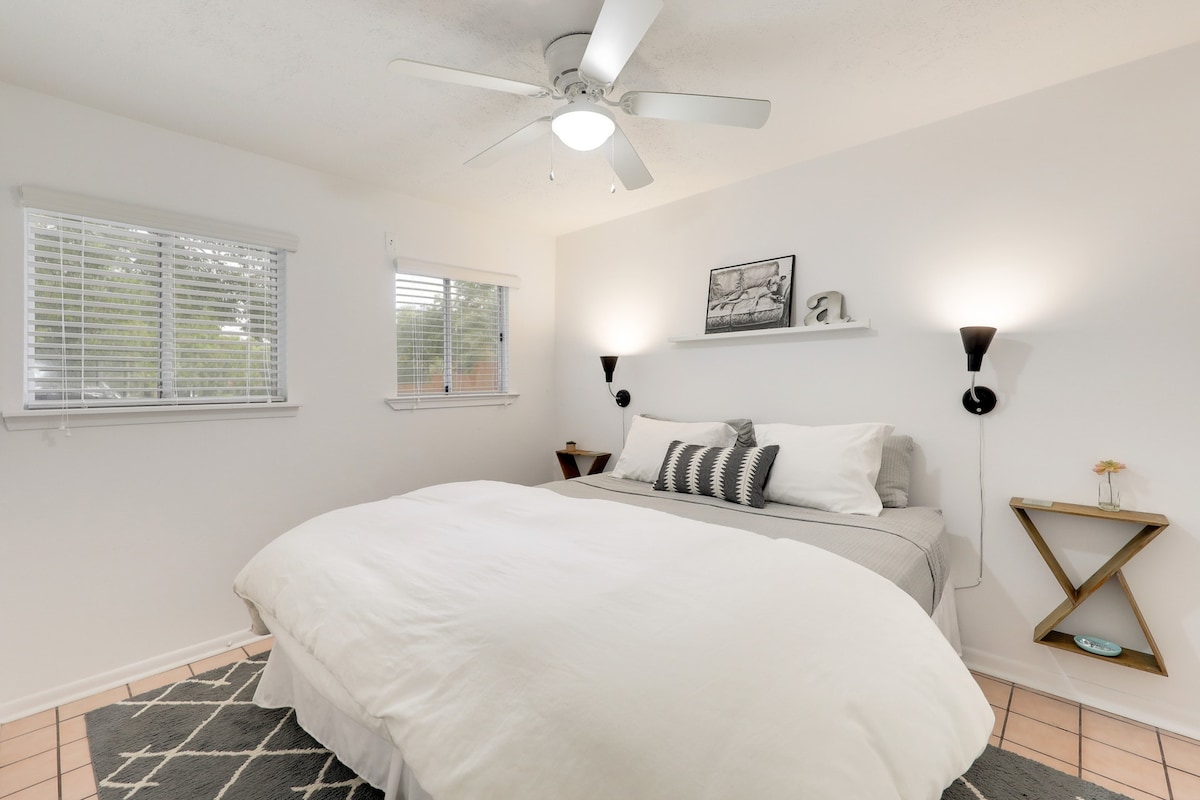 ★Great For Exploring the SoCo Area - Sleeps 6!★