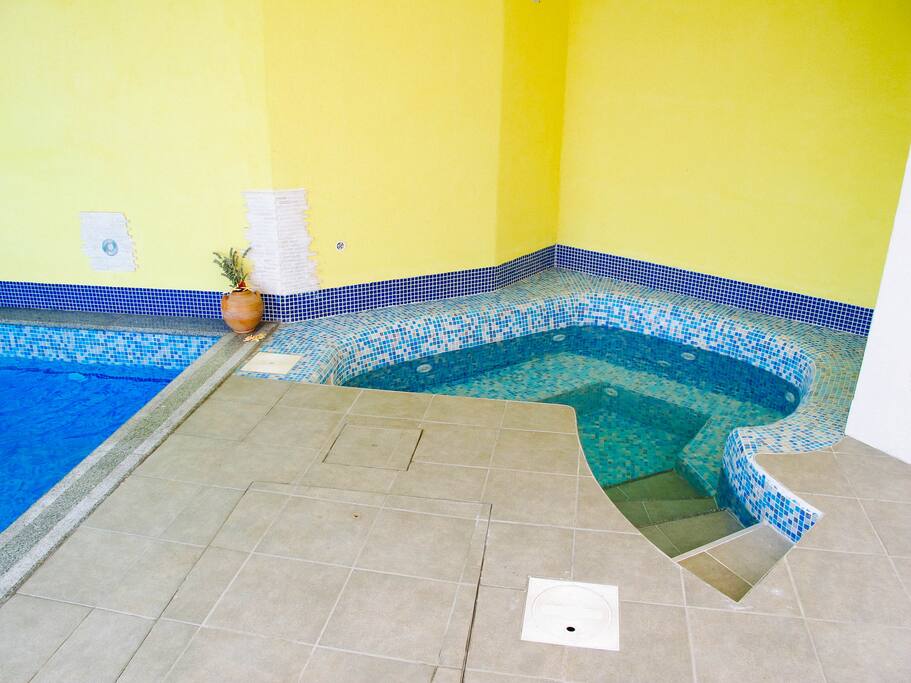 Hydromassage pool
