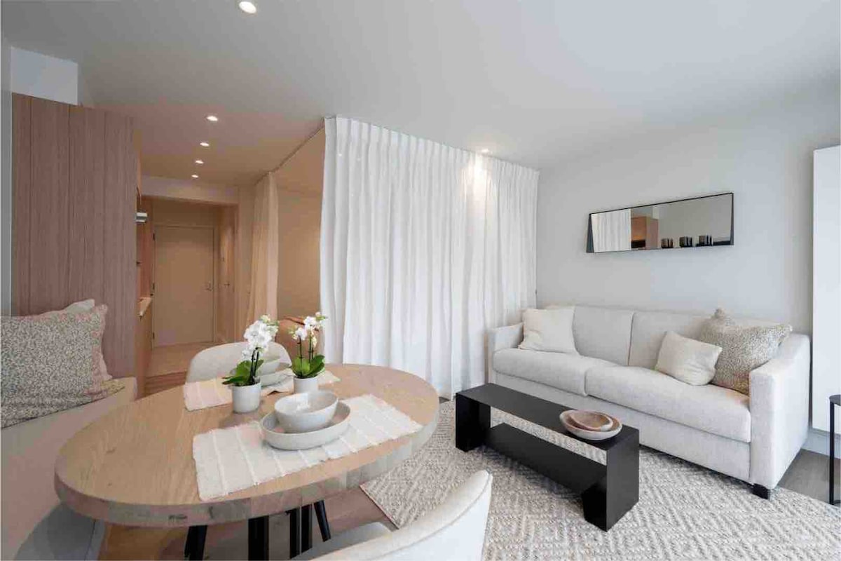 Top Airbnb: Suite 33 + Private Parking in Knokke Heist