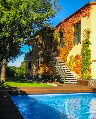 Sunny villa with pool and AC gallery image 4