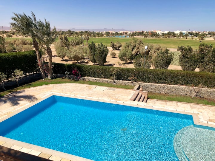 Villa with 5 bed & 4 bath / private pool