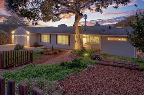 Cozy MRY Home Near Carmel/PB -Putting Green & A/C