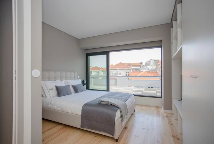 2 Fabulous apartments in a great location (12 pax) gallery image 4