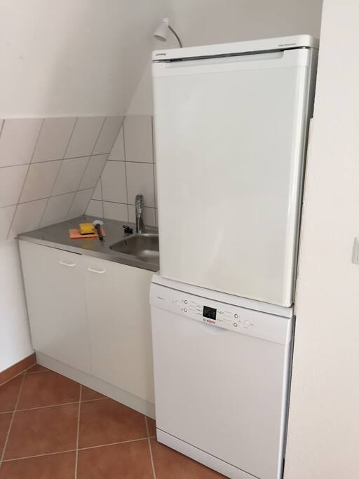Küche mit Geschirrspüler