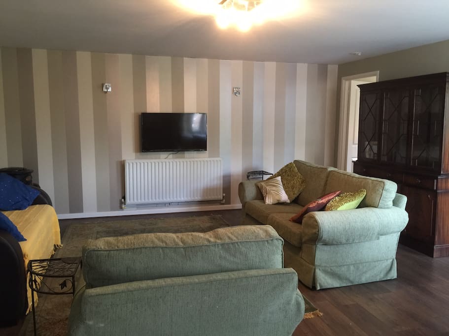 Spacious lounge