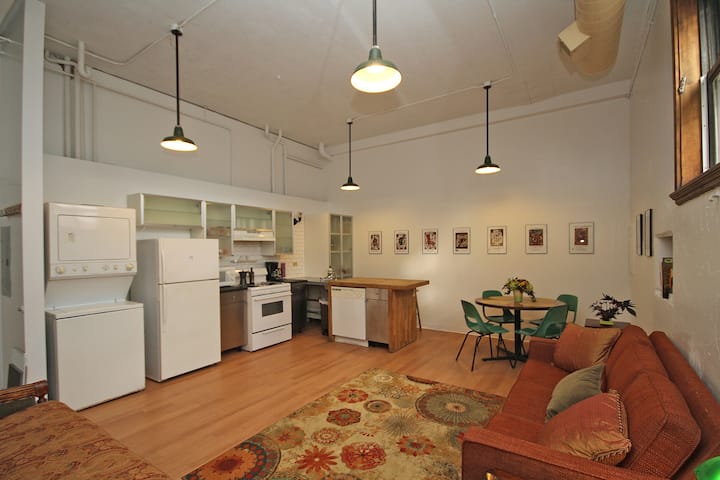 Large Wicker Park Loft - Walk To Everything!