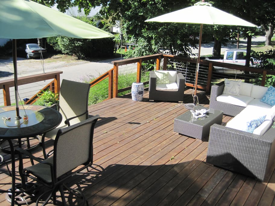 The deck is 1/2 the size of the cottage. Dine, lounge. Relax. View the always changing river and watch the boats come and go.