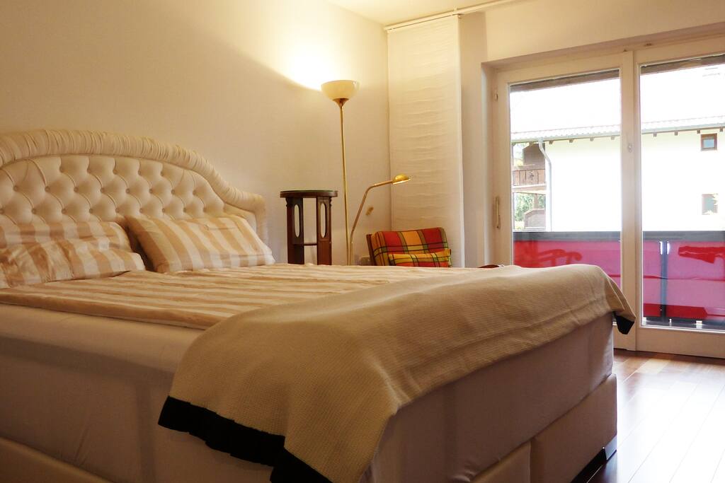 Second bedroom with access to surrounding balcony
