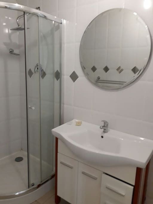 Bathroom room 6