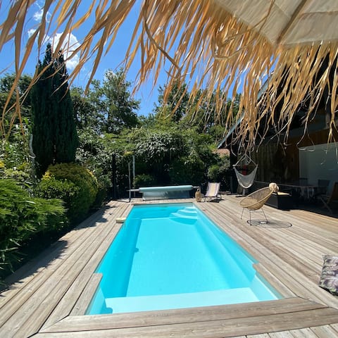 House with heated pool and spa in Arcachon basin