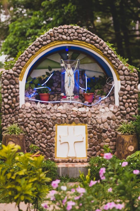 Casa de Fernandes - The Grotto dedicated to Our Lady of Lourdes