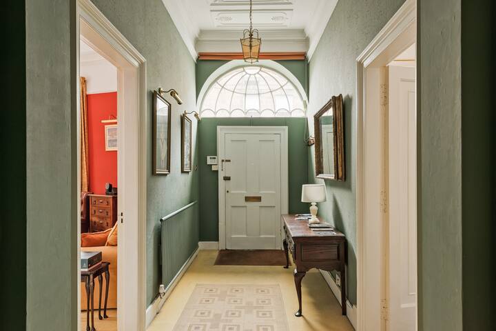 Stunning Central Georgian Apartment Apartments For Rent