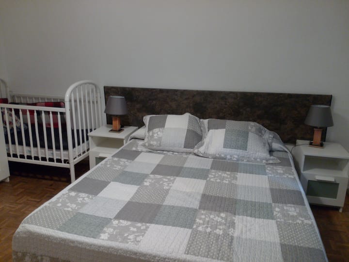 dhoma e gjumit N 1  krevat 1.50