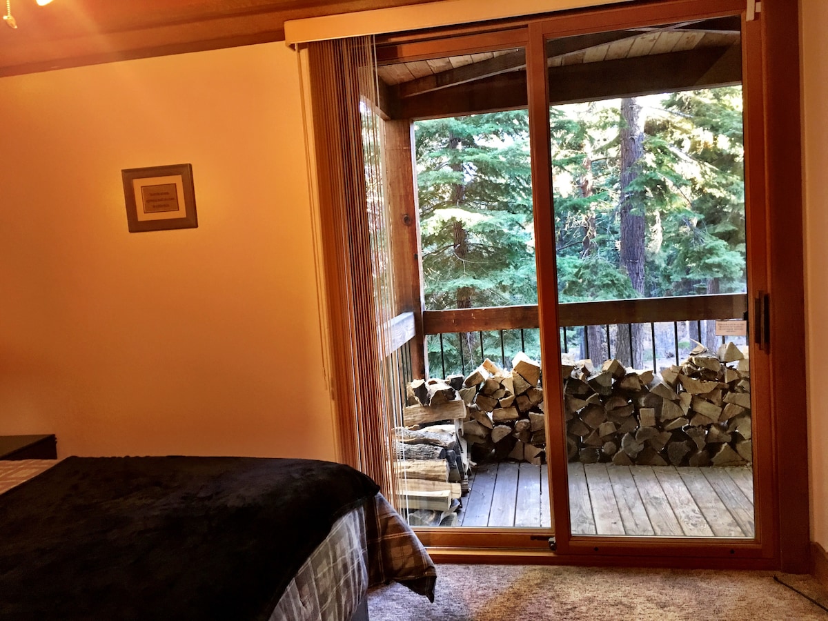 Ცალკე აივანი მთავარი საძინებლიდან