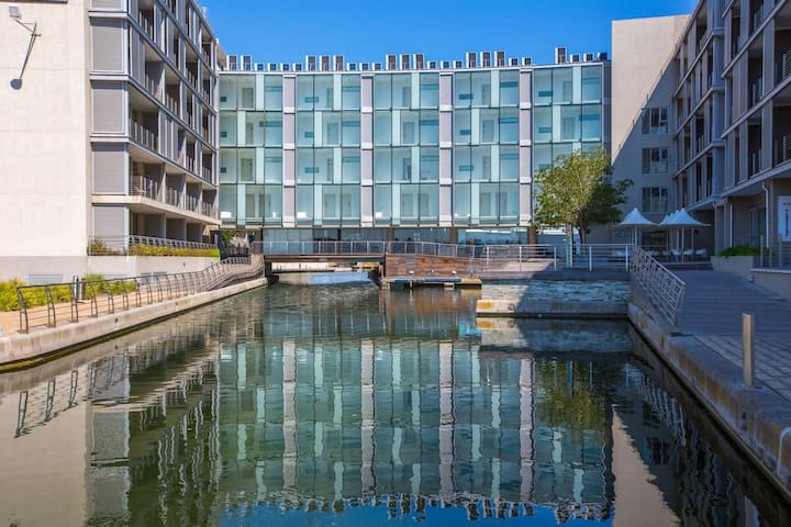 Majestic V&A Waterfront 2 Bed 2 Bath Luxury gallery image 2