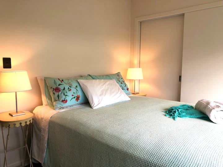 kitanda cha upana wa futi tano